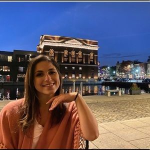 Meet your Posher, Abi